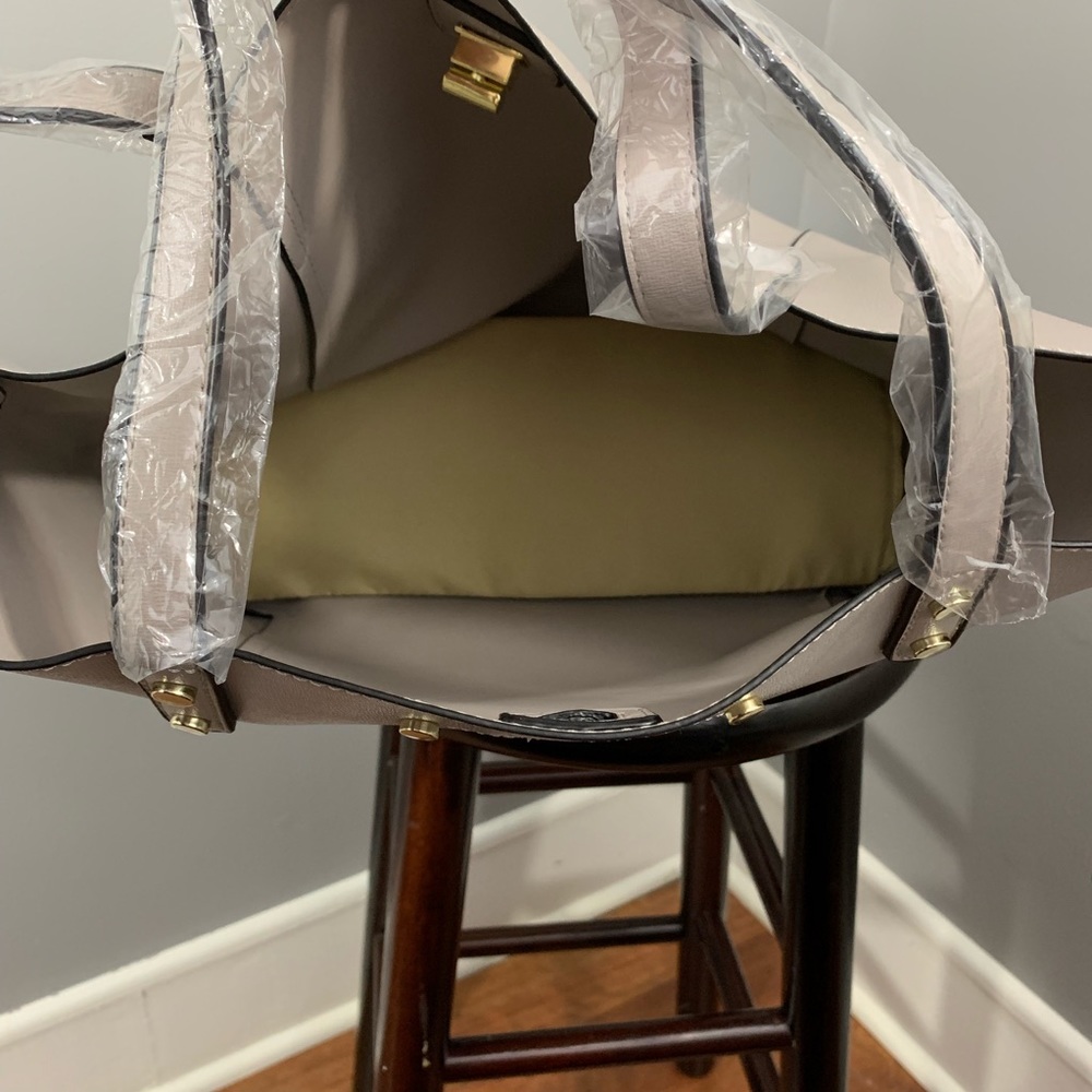 Tote and crossbody multi-use bag (vegan friendly) - Picture 4 of 8